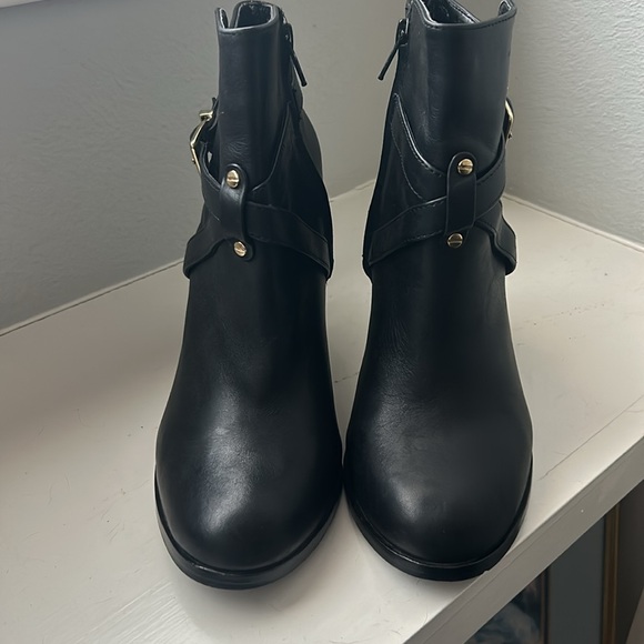Cute Gianni Bini black boots with gold detailing size 7.5 - Picture 2 of 10